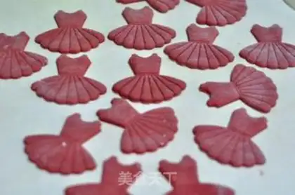 Make Little dress buns step 3