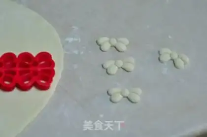 Make Little dress buns step 4