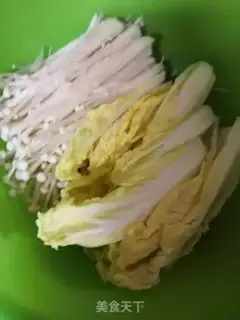 Make Big cabbage chicken soup step 1