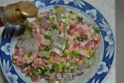 Make Celery shrimp dumplings step 5