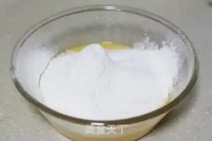 Make Christmas cream birthday cake step 2