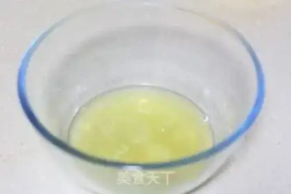 Make Christmas cream birthday cake step 4