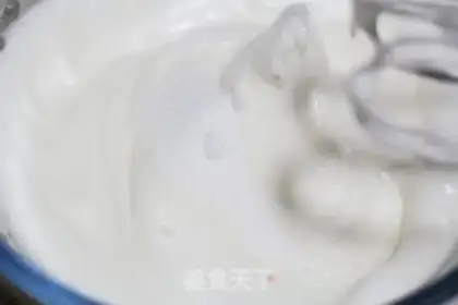 Make Christmas cream birthday cake step 8