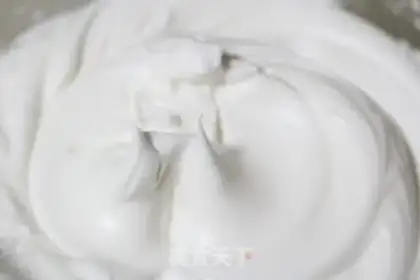 Make Christmas cream birthday cake step 9