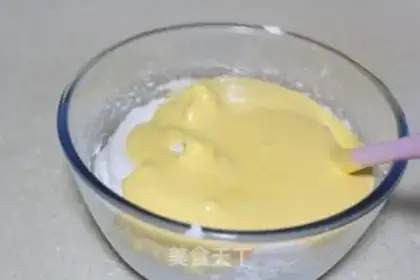 Make Christmas cream birthday cake step 11