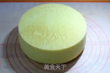 Make Christmas cream birthday cake step 16