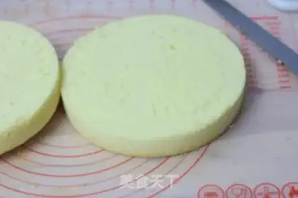 Make Christmas cream birthday cake step 17