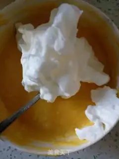 Make Chifeng pumpkin cake step 3