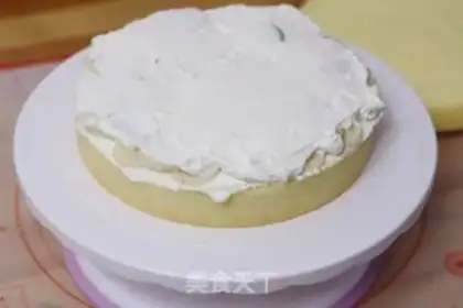 Make Christmas cream birthday cake step 22