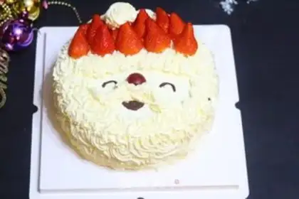 Make Christmas cream birthday cake step 25