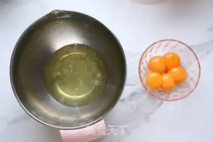 Make Christmas stake cake roll step 1