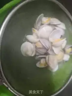 Make Cracking eggs step 1