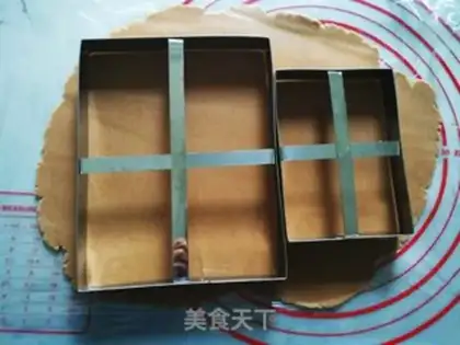 Make Christmas gingerbread house step 7