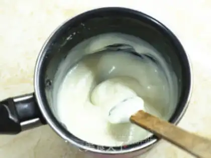 Make The soup is made of garlic step 1