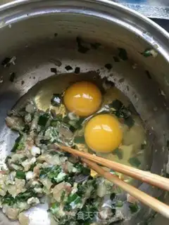 Make Seafood omelet salad step 1