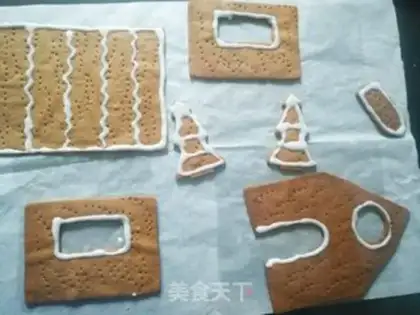 Make Christmas gingerbread house step 12