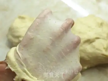 Make The soup is made of garlic step 4