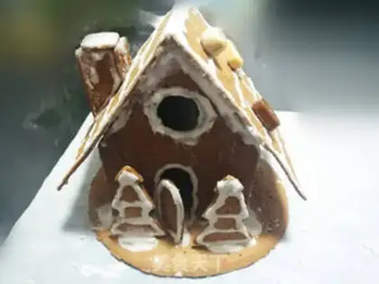 Make Christmas gingerbread house step 13