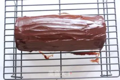 Make Christmas stake cake roll step 30