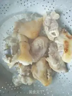 Make Soy pig hoofs step 1