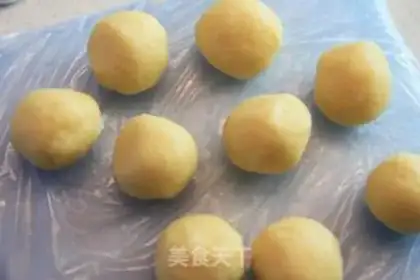 Make The classic Hong Kong pineapple bag step 10
