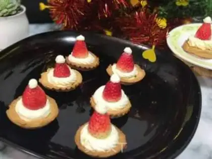 Make Sweet Christmas Hat Tower step 15