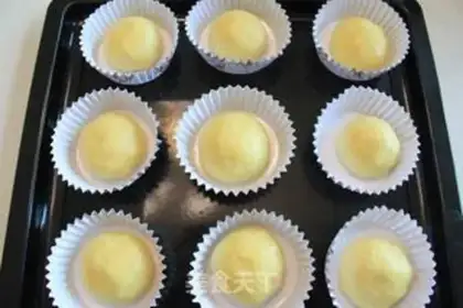 Make The classic Hong Kong pineapple bag step 12