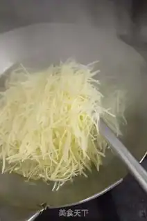 Make Sour cucumber fried potatoes step 3