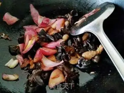 Make Onions, black-mucked meat step 6