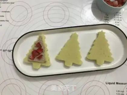 Make Mini Christmas tree cake step 10