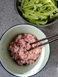 Make Blue radish crotch soup step 1
