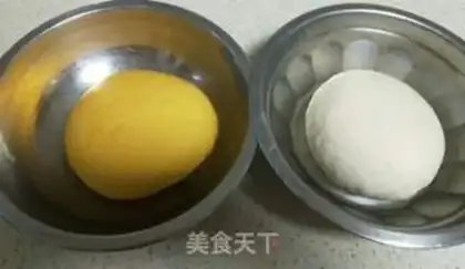 Make Two-coloured clouds and buns step 2