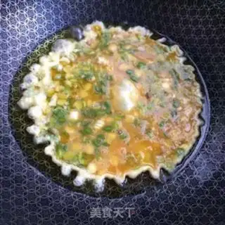 Make Garlic fried eggs step 4