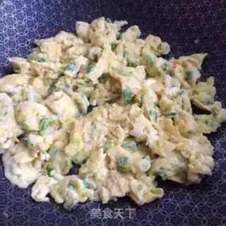 Make Garlic fried eggs step 5