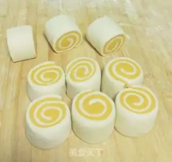Make Two-coloured clouds and buns step 10