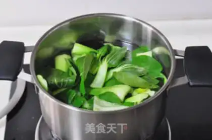 Make A green pork dumpling step 2