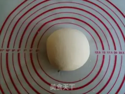 Make Christmas buns step 1
