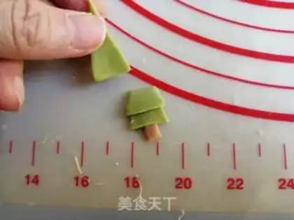 Make Christmas buns step 5