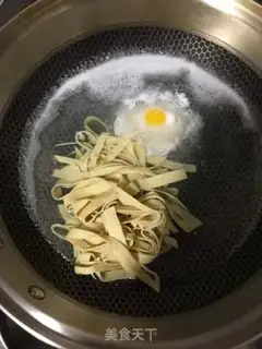 Make Egg-peased noodles step 0