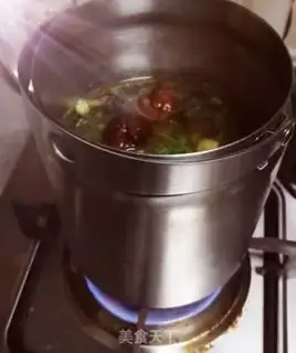 Make Yellow wine and chicken soup step 1