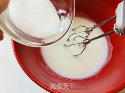Make Strawberry cream cake step 2