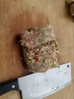 Make Roach beef dumplings step 1