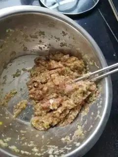 Make Roach beef dumplings step 2