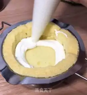 Make Strawberry cream cake step 5