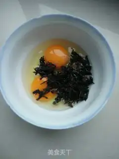 Make Scrambled eggs step 1