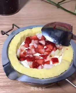 Make Strawberry cream cake step 6