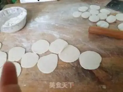 Make Roach beef dumplings step 6