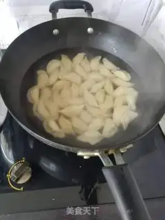 Make Roach beef dumplings step 8
