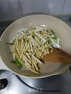 Make Tofu-dried cabbage step 6