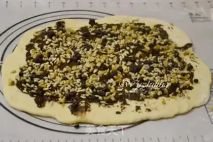 Make Christmas chocolate ring bread step 5